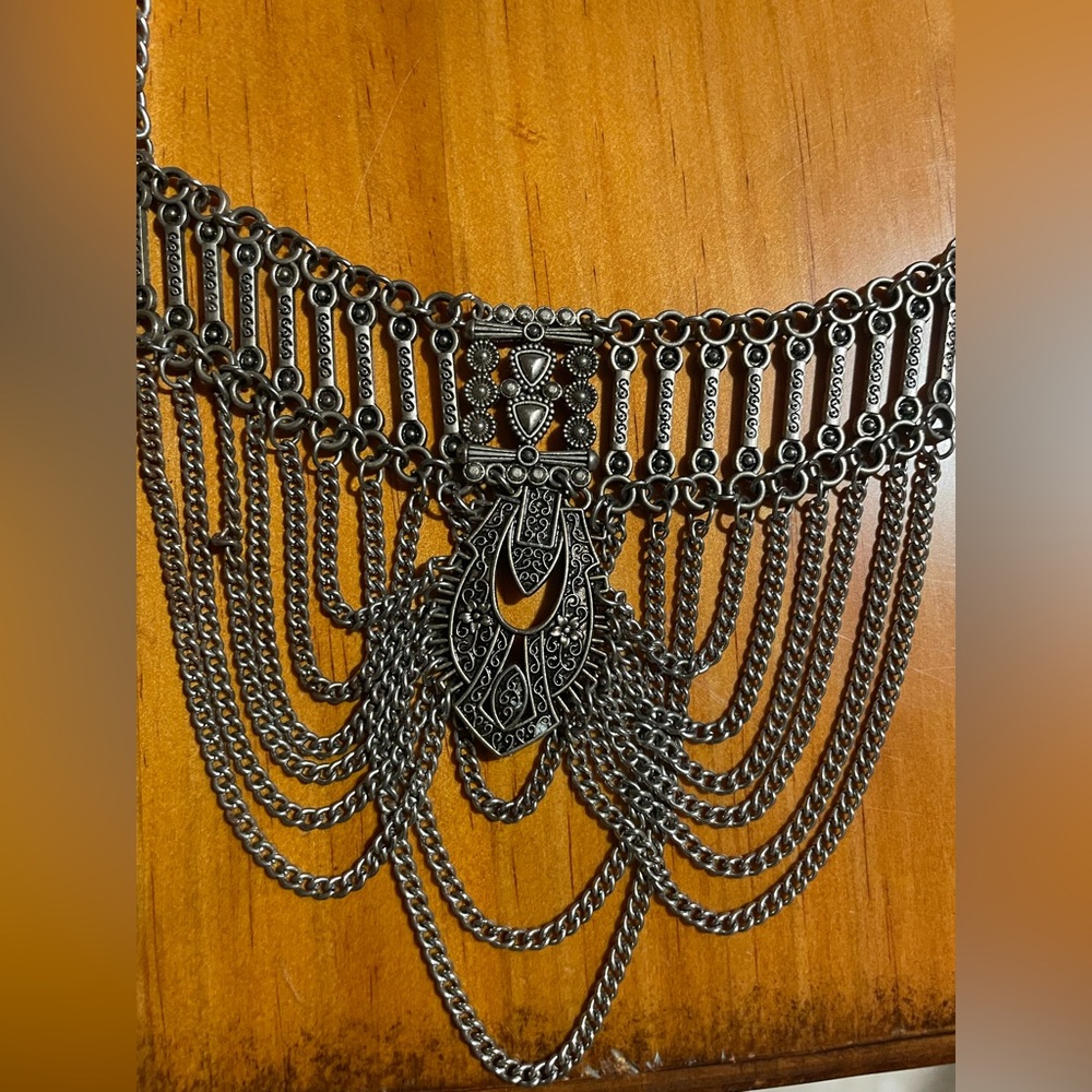 Silver tone necklace